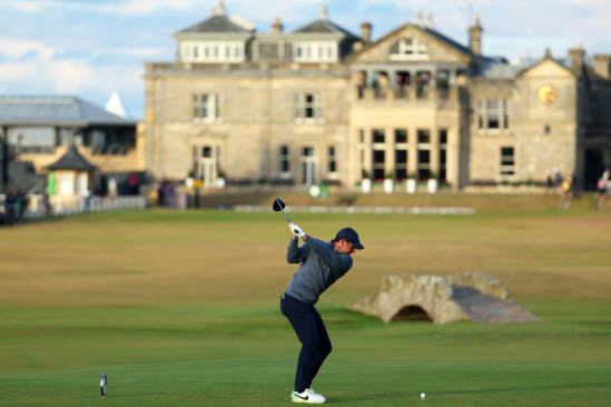 Rory McIlroy na ikonické osmnáctce Old Course (Foto: Getty Images)