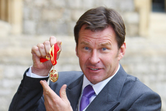 Sir Nick Faldo s rytítířským řádem (Foto: Getty Images)