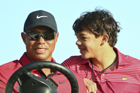 Tiger Woods a jeho syn Charlie (Foto: bunkered.com)