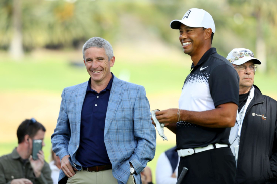 Tiger Woods a Jay Monahan (Foto: Getty Images)