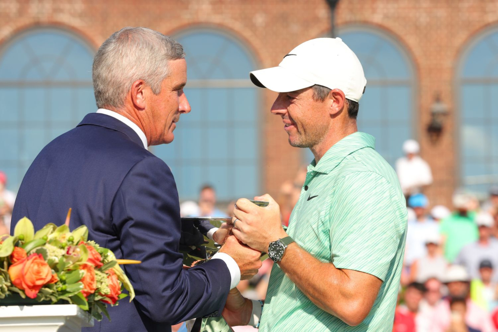 Komisionář PGA Tour Jay Monahan a Rory McIlroy (Foto: GettyImages).