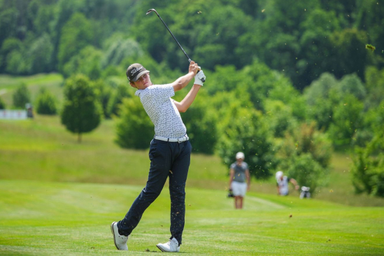 13ketý Louis Klein došel první kolo Kaskáda Golf Challenge 2023 v paru (foto: Patrik Jeřicha)