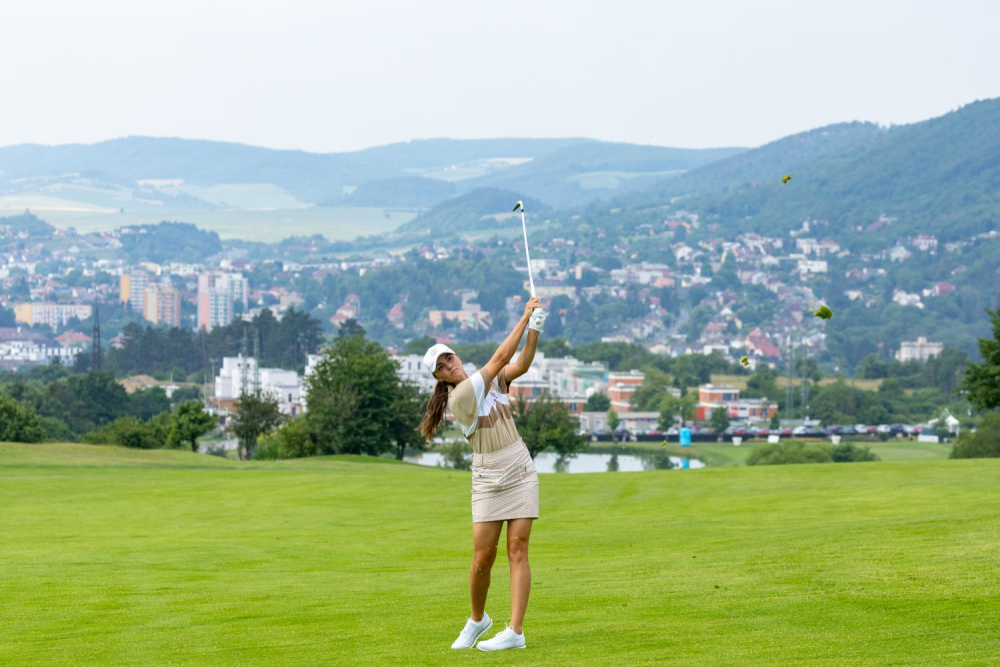 Klára Spilková v tréninkovém kole v Berouně (Foto: LET/Tristan Jones). Klára Spilková v tréninkovém kole v Berouně (Foto: LET/Tristan Jones).