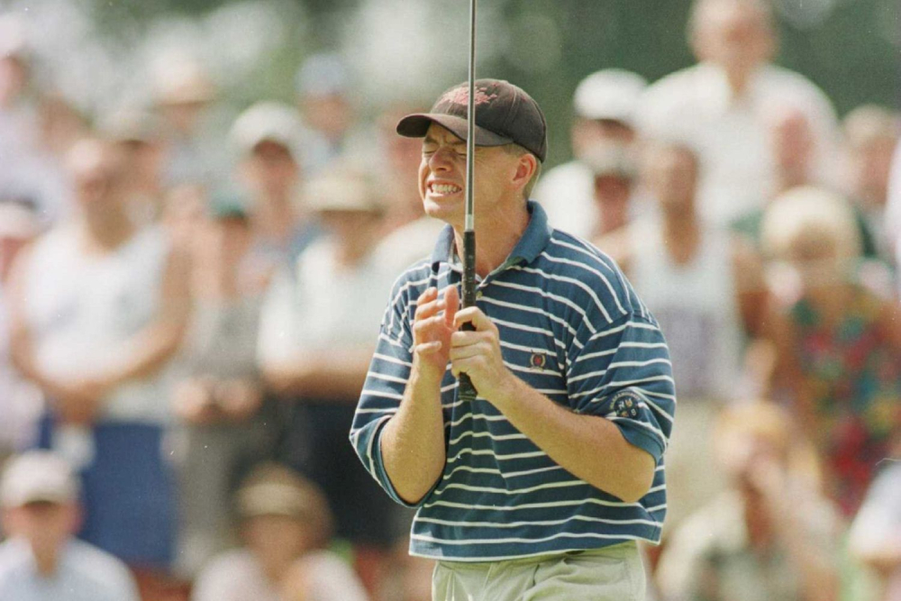 Steve Scott po jednom z neproměněných puttů během finále s Tigerem Woodsem (foto: GettyImages)