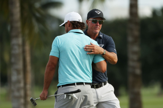 Brooks Koepka a Phil Mickelson (Foto: Getty Images)