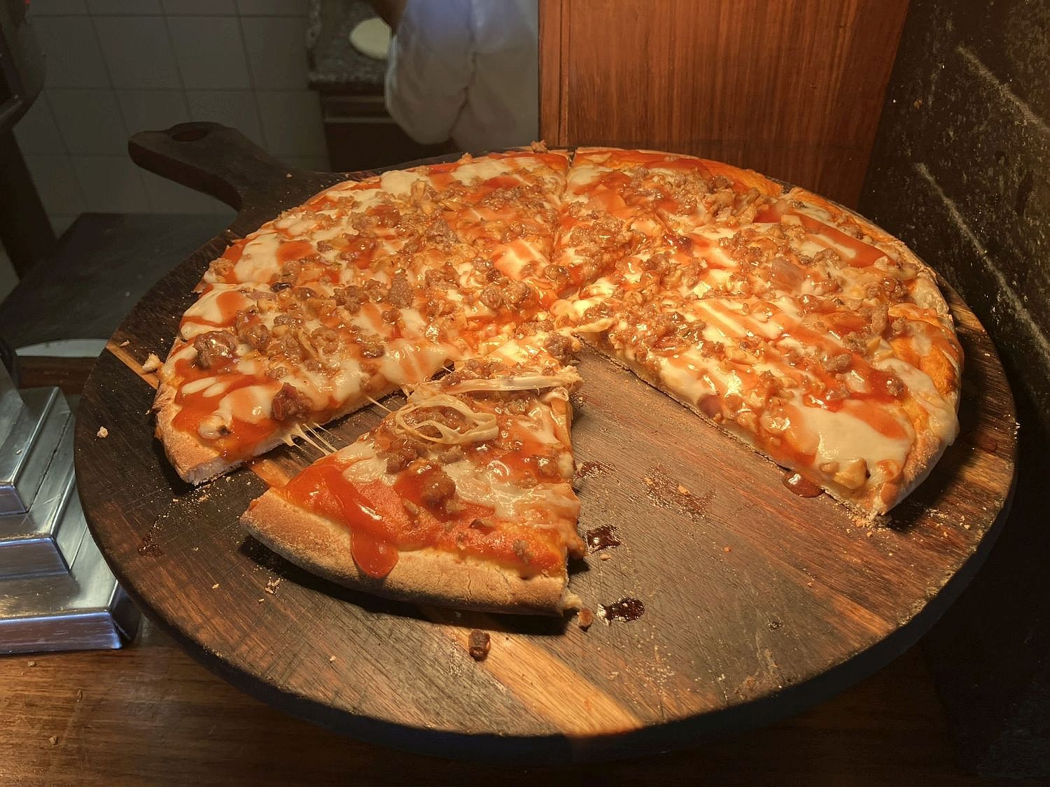 Vždy čerstvá pizza v bistru resortu C Mauritius (foto: archiv autora).