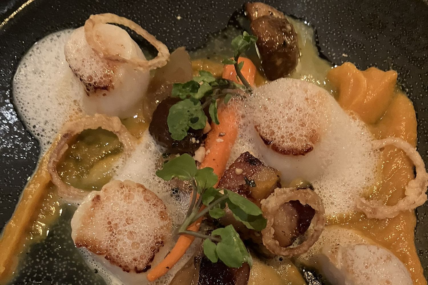 Mušle svatého Jakuba v restauraci La Spiaggia v Constance Belle Mare Plage (foto: archiv autora).