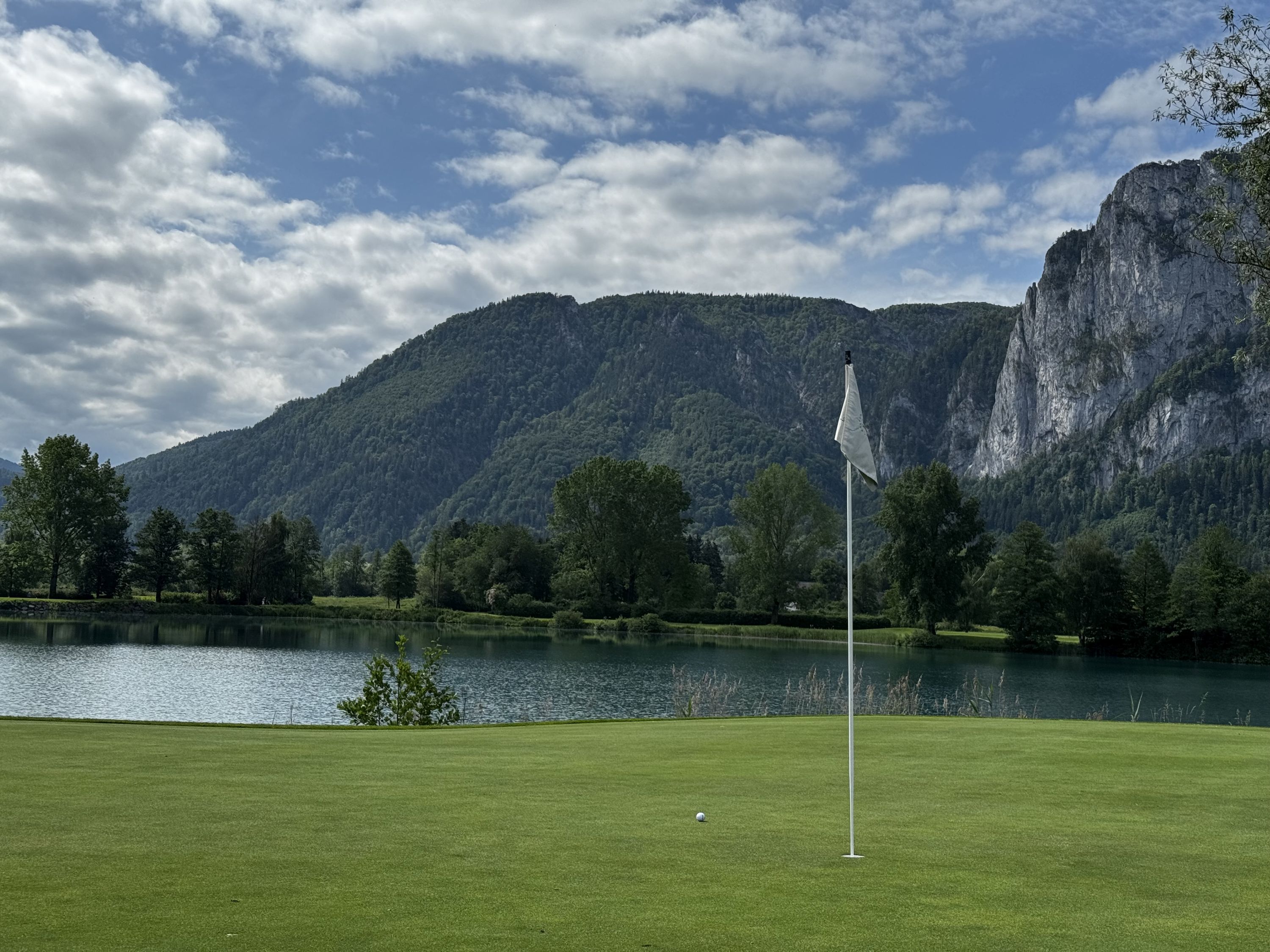 Golfové hřiště Am Mondsee (foto: Niki Tichotová)
