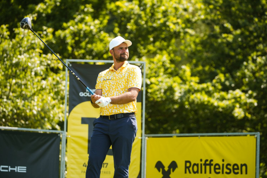 Mrůzek je na Raiffeisenbank Golf Challenge ránu za TOP 10. Cutem se protáhl i Zuska
