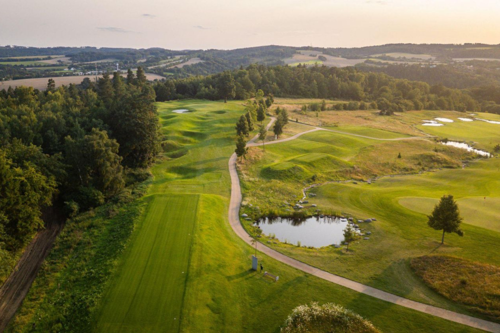 Nově předělané jamky č. 4 a 5 na devítce Meadows na Kácově (foto: Panorama Golf Resort). Nově předělané jamky č. 4 a 5 na devítce Meadows na Kácově (foto: Panorama Golf Resort).