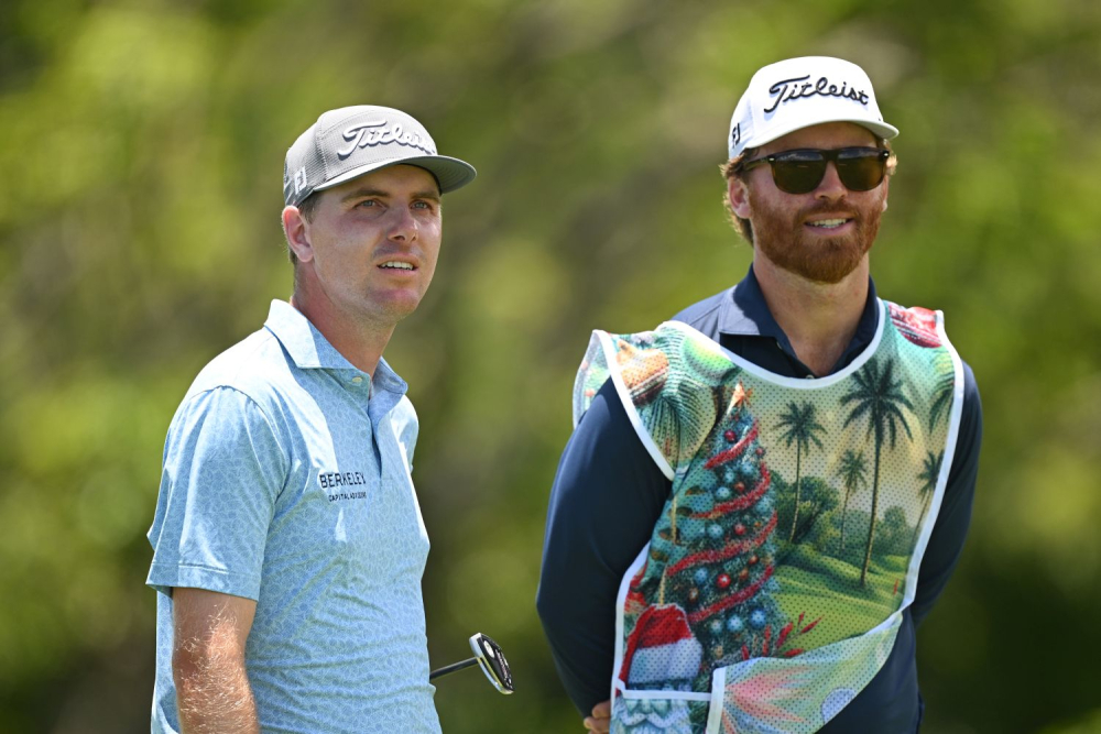 Ryan Gerard (vlevo) se svým caddym na Mauriciu (foto: GettyImages).