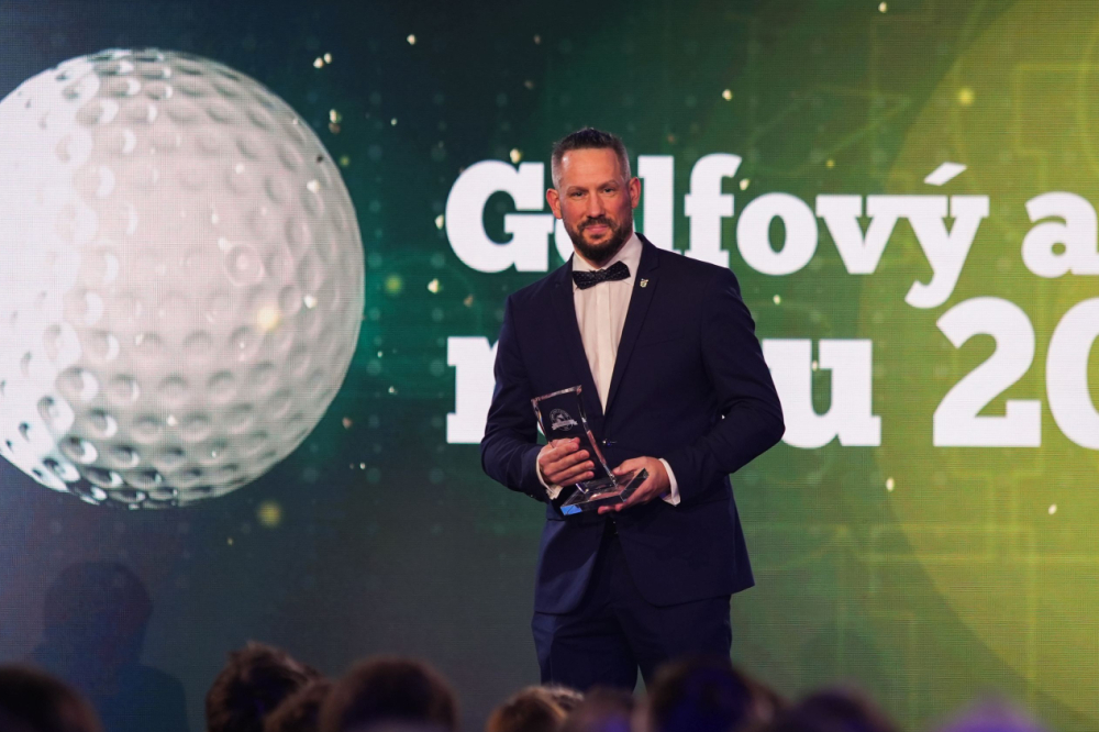 Martin Kopčák s cenou pro Hořehledy (Foto: Patrik Jeřicha)