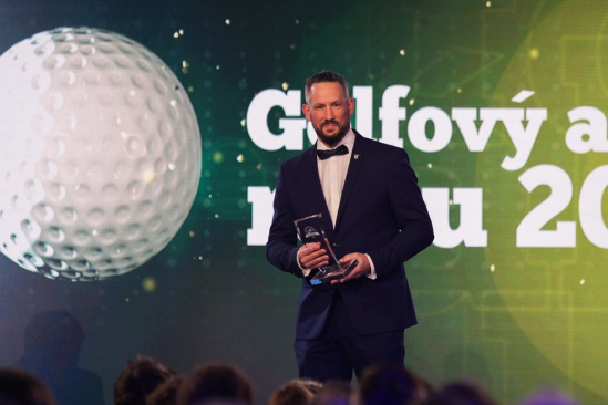 Martin Kopčák s cenou pro Hořehledy (Foto: Patrik Jeřicha)