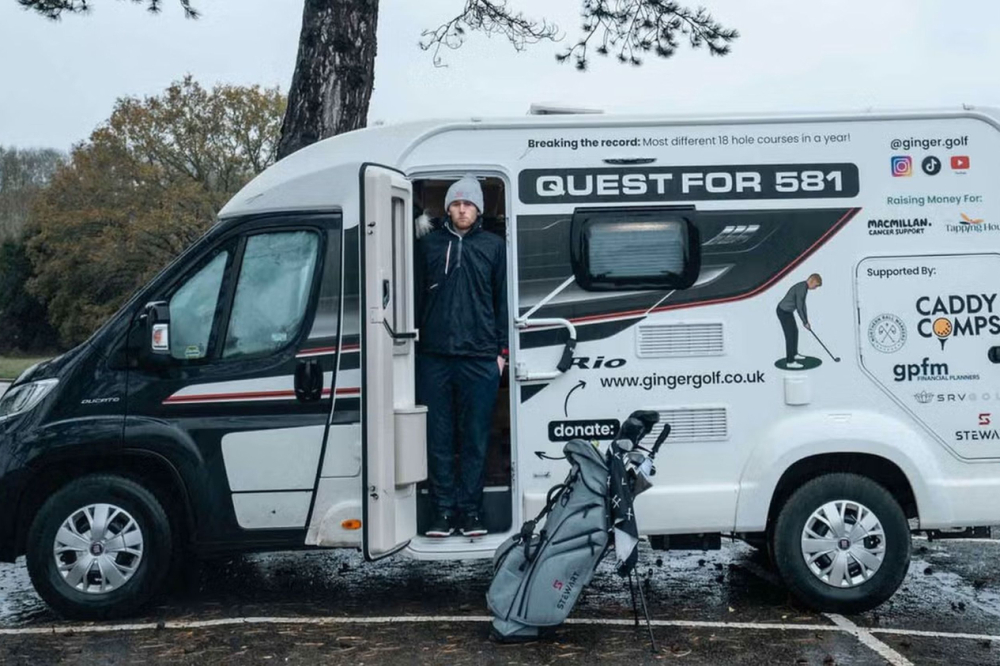 Josh Simpson a jeho dodávka (Foto: golf.com)