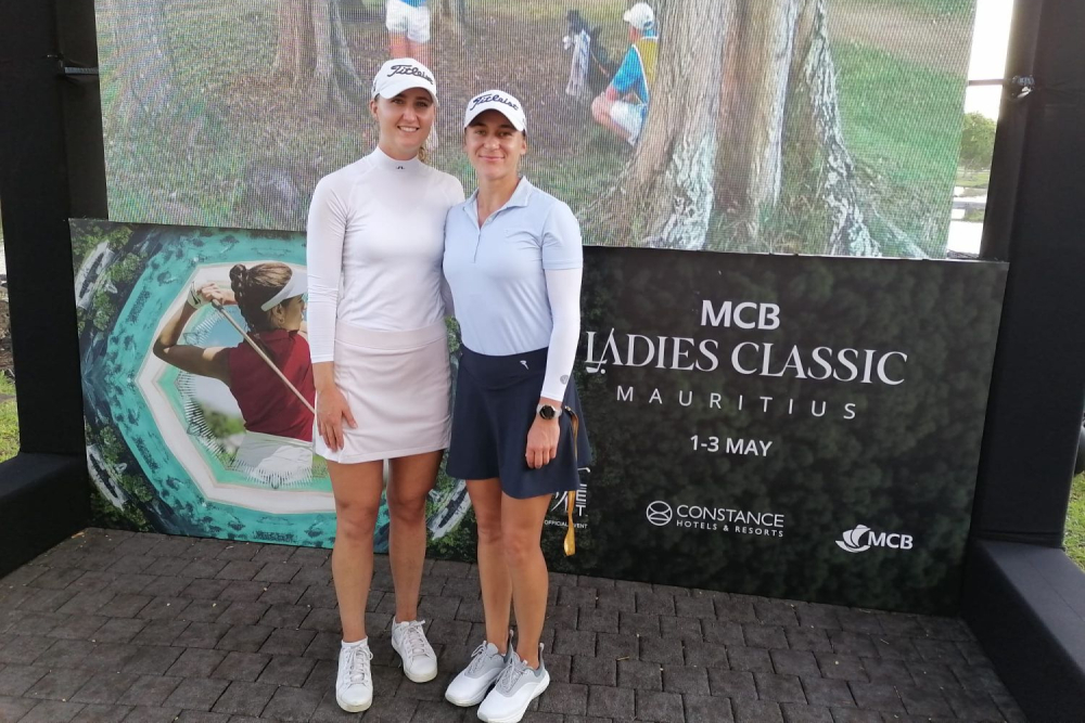 Dvě nejlepší Češky po 1. kole MCB Ladies Classic Jana Melichová (vpravo) a Patricie Macková (foto: Alois Žatkuliak).