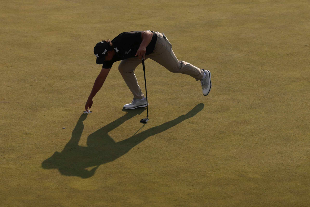Ten pocit, když trefíte hole-in-one a jdete si do jamky pro míček (foto: GettyImages)