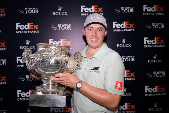 Matt Fitzpatrick s trofejí. (foto: Getty Images)