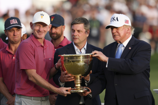 Kapitán USA Brandt Snedeker (vlevo) a prezident USA Donald Trump. (foto: Getty Images)