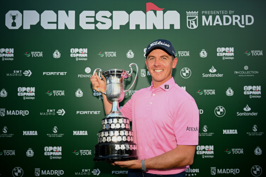 Grant Forrest s trofejí. (foto: Getty Images)