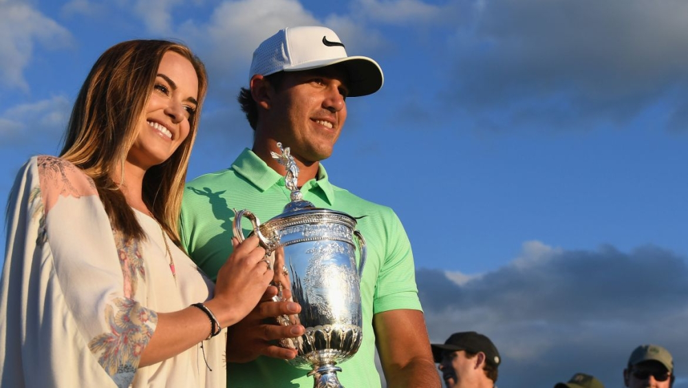 Brooks Koepka a Jena Sims