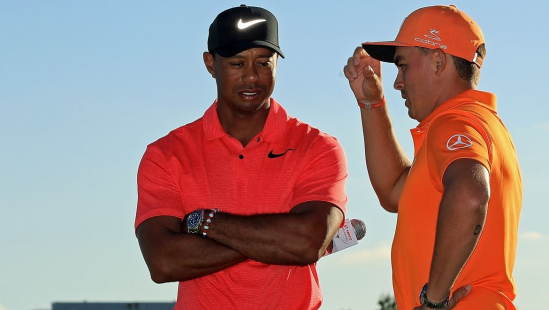 Tiger Woods a Rickie Fowler