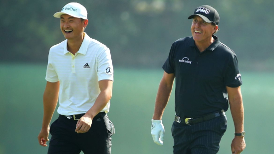 Haotong Li a Phil Mickelson