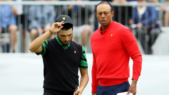 Abraham Ancer a Tiger Woods