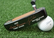 Replika putteru Tigera Woodse z Masters 1997