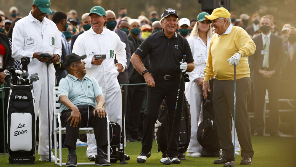 Slavné trio Jack Nicklaus, Gary Player a Lee Elder a golfové míčky